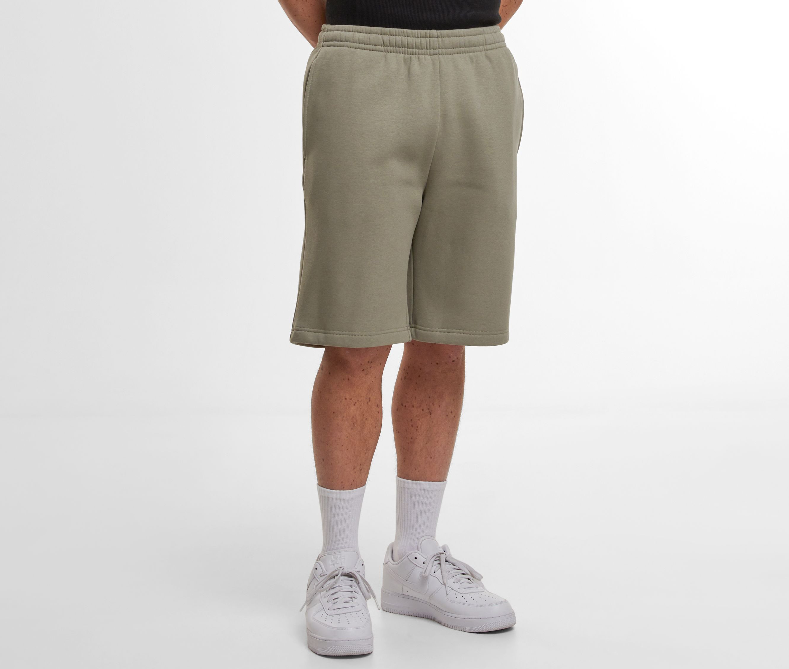 FLUFFY SWEATSHORTS